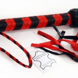 latigo largo rojo y negro cuero detalle