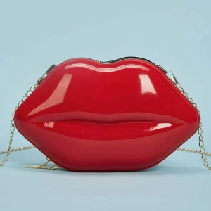 Bolso labios rojo con cadena de mano y cadena larga dorada